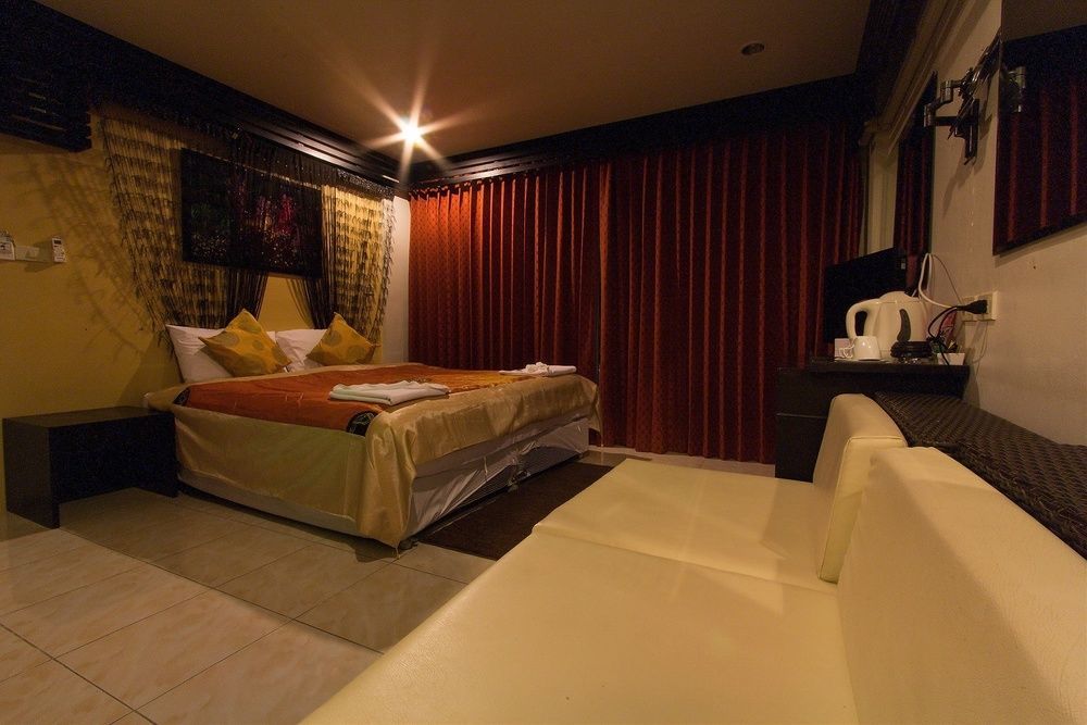 Cool Sea House Hotel Patong Exterior photo