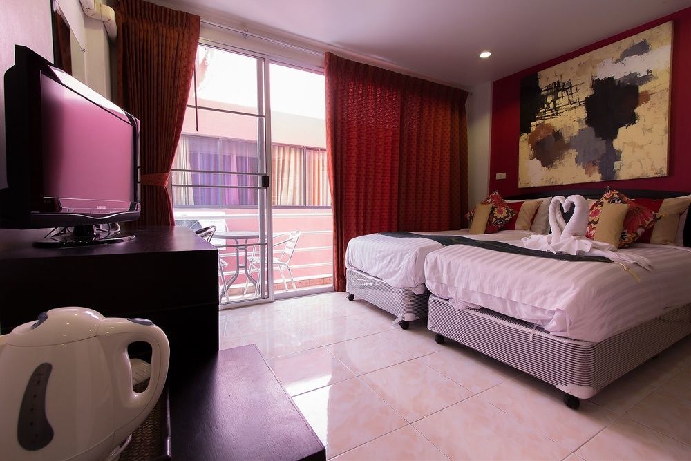 Cool Sea House Hotel Patong Exterior photo