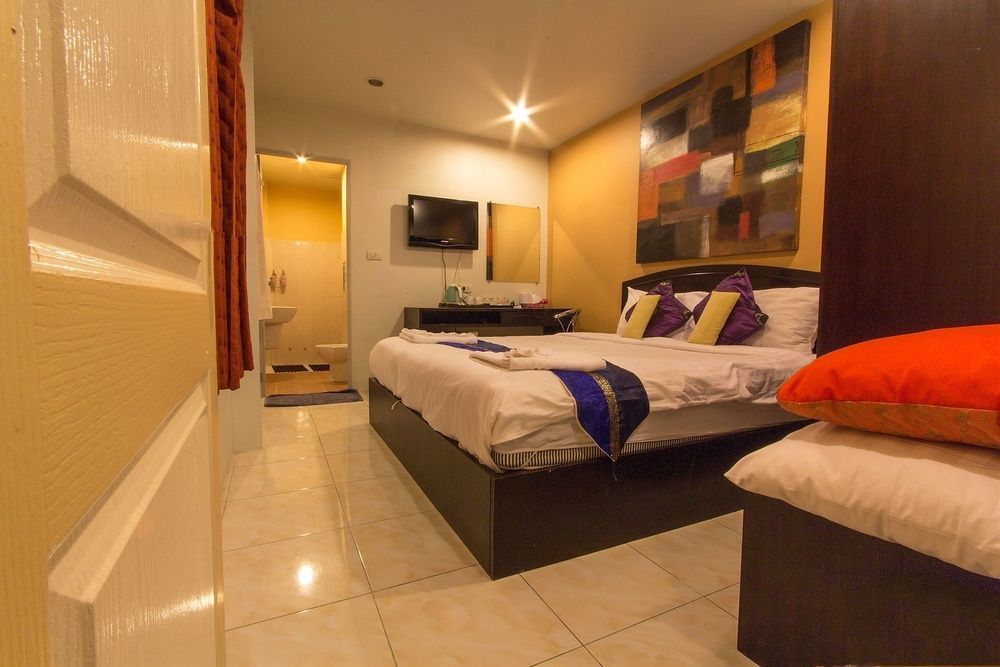 Cool Sea House Hotel Patong Exterior photo
