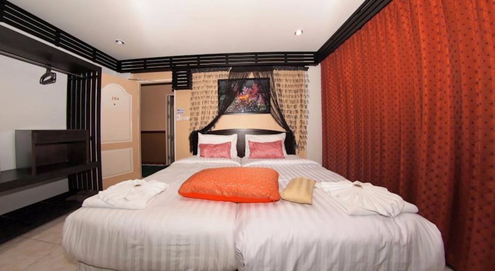 Cool Sea House Hotel Patong Exterior photo