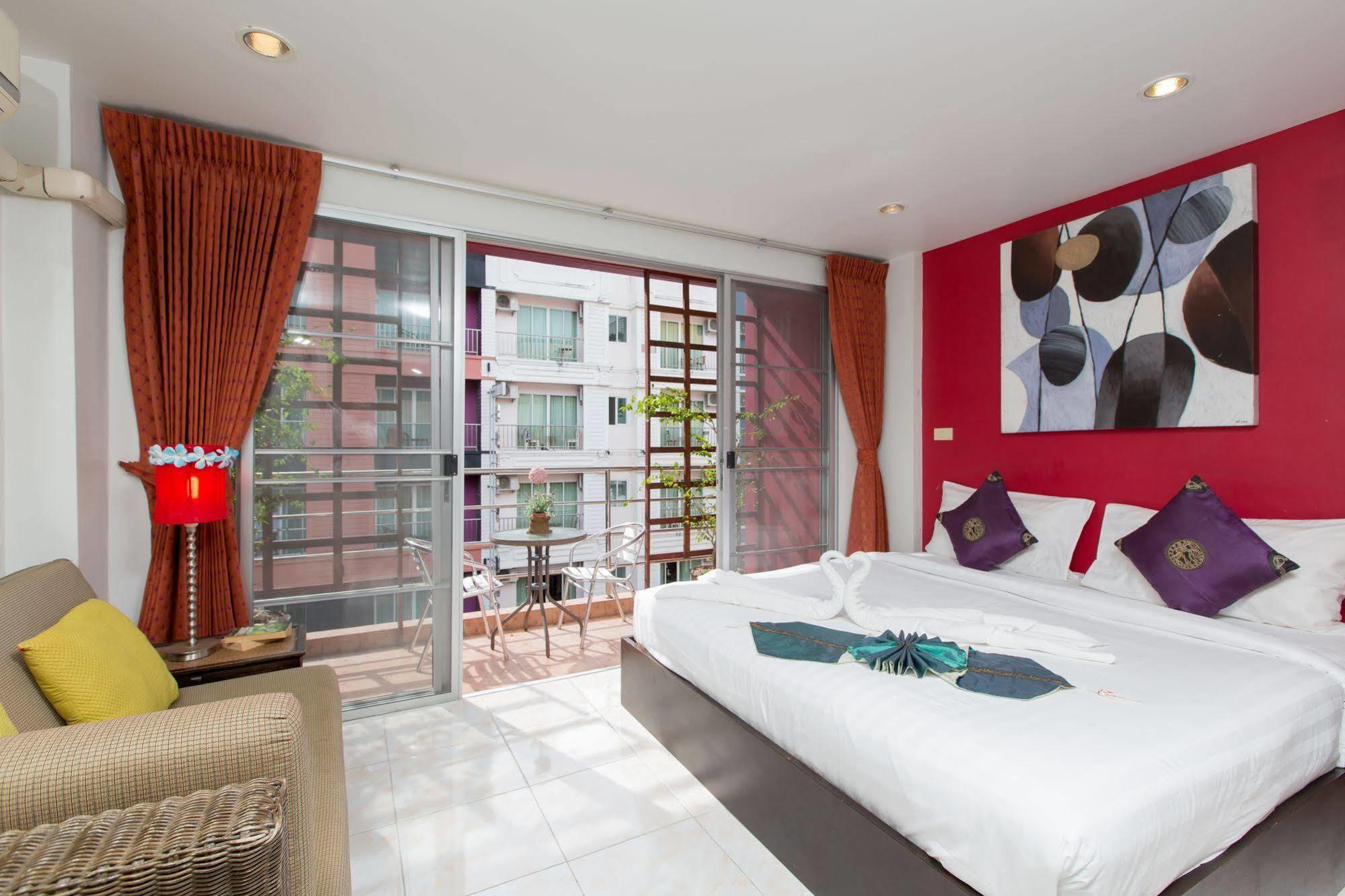 Cool Sea House Hotel Patong Exterior photo