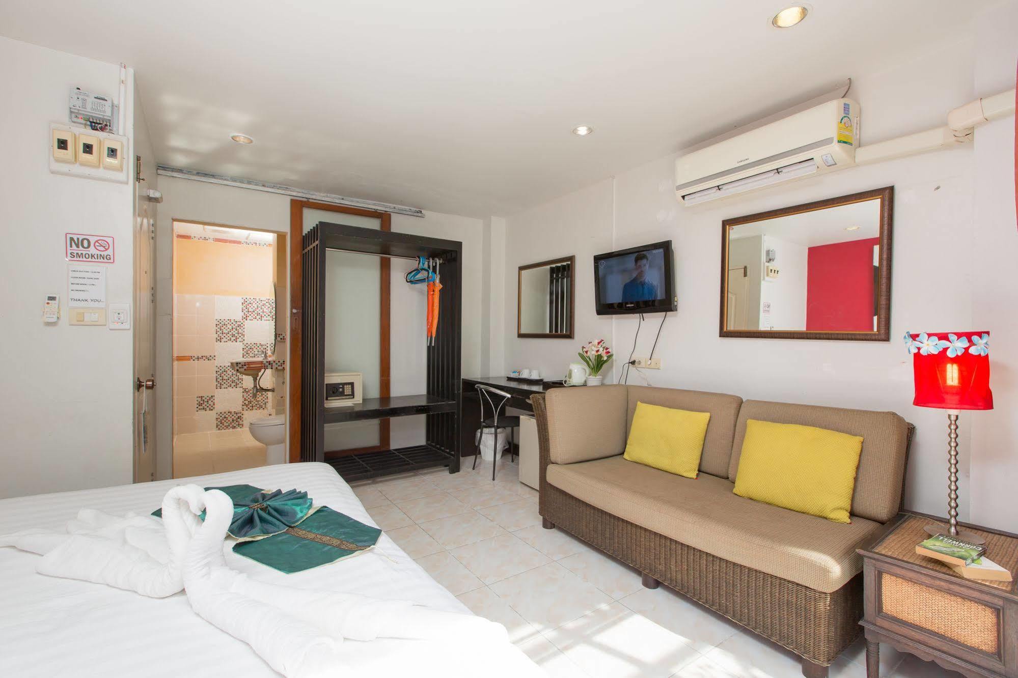 Cool Sea House Hotel Patong Exterior photo