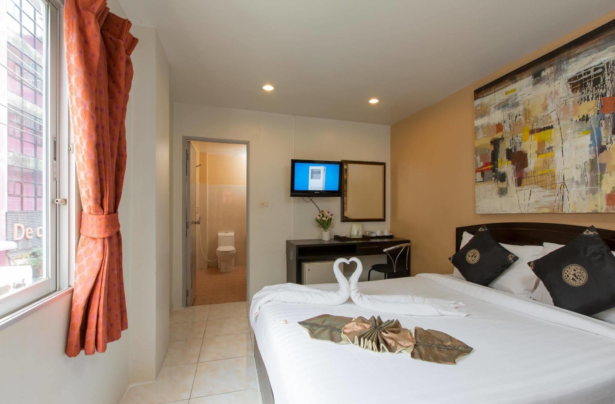Cool Sea House Hotel Patong Exterior photo