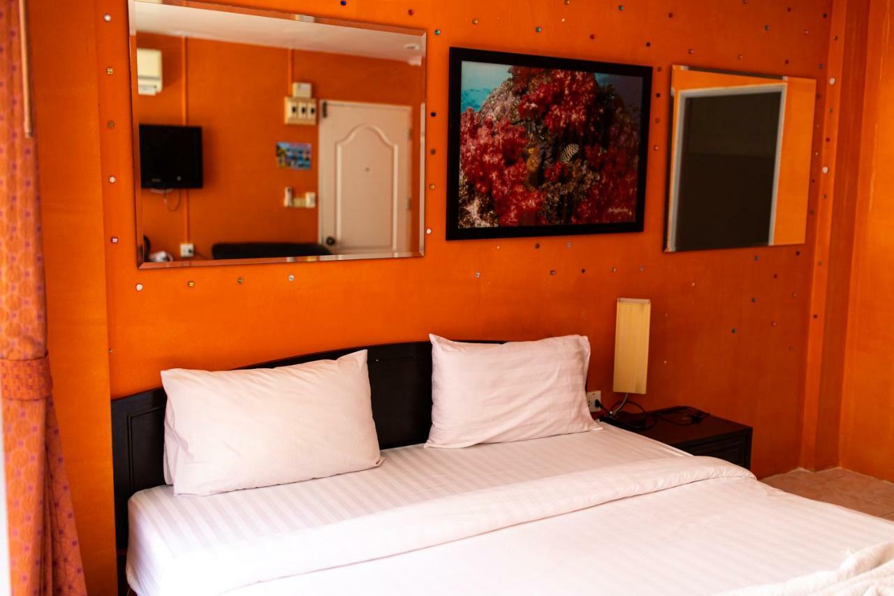 Cool Sea House Hotel Patong Exterior photo