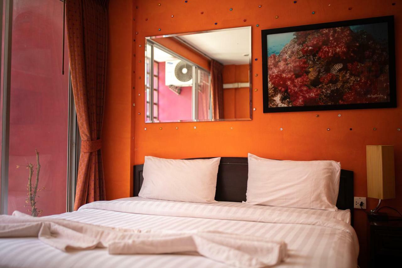 Cool Sea House Hotel Patong Exterior photo